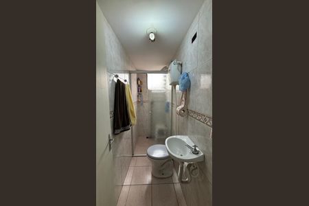 Banheiro de apartamento para alugar com 2 quartos, 43m² em Jardim Alzira Franco, Santo André