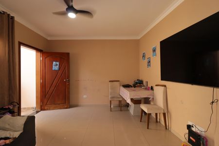 Casa à venda com 55m², 3 quartos e 2 vagasSala