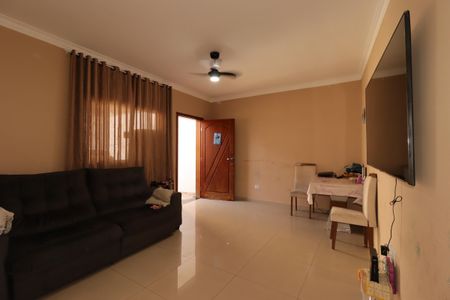Casa à venda com 55m², 3 quartos e 2 vagasSala