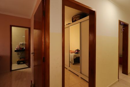 Casa à venda com 55m², 3 quartos e 2 vagasCorredor