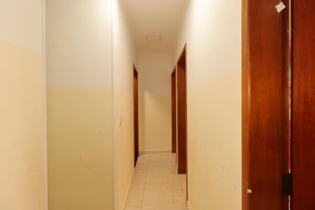 Casa à venda com 55m², 3 quartos e 2 vagasCorredor