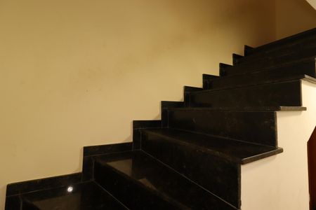 Casa à venda com 55m², 3 quartos e 2 vagasEscada