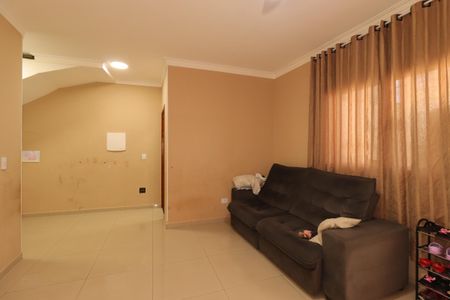 Casa à venda com 55m², 3 quartos e 2 vagasSala