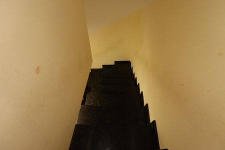 Casa à venda com 55m², 3 quartos e 2 vagasEscada