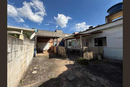 Casa para alugar com 75m², 2 quartos e 1 vagaQuintal