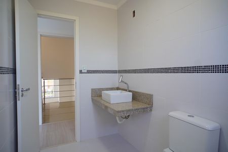 Banheiro suíte de casa à venda com 3 quartos, 210m² em Jardim Itu, Porto Alegre
