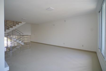 Sala de casa à venda com 3 quartos, 210m² em Jardim Itu, Porto Alegre