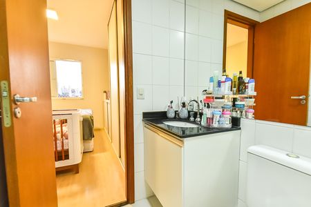 Apartamento à venda com 75m², 2 quartos e 1 vaga Apartamento à venda com 75m², 2 quartos e 1 vagaBanheiro da suíte