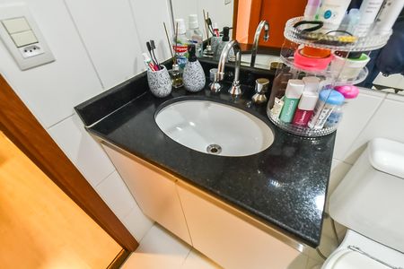 Apartamento à venda com 75m², 2 quartos e 1 vaga Apartamento à venda com 75m², 2 quartos e 1 vagaBanheiro da suíte