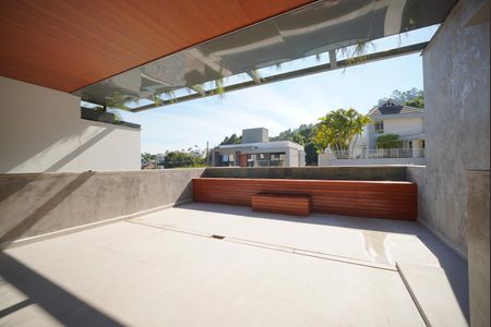 Casa para alugar com 256m², 3 quartos e 3 vagasVaranda da Sala e piscina