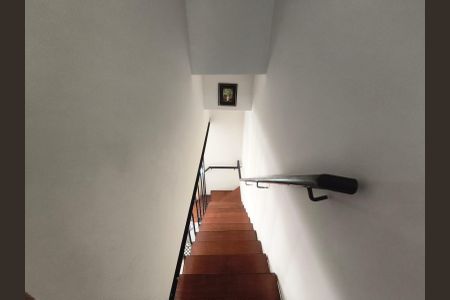 Escada de casa de condomínio para alugar com 2 quartos, 100m² em Céu Azul, Belo Horizonte