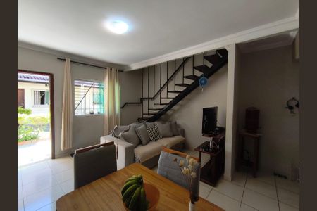 Sala de casa de condomínio para alugar com 2 quartos, 100m² em Céu Azul, Belo Horizonte
