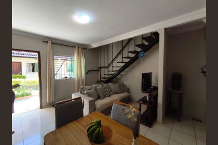 Sala de casa de condomínio para alugar com 2 quartos, 100m² em Céu Azul, Belo Horizonte