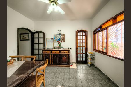 Casa para alugar com 140m², 3 quartos e 3 vagas Casa para alugar com 140m², 3 quartos e 3 vagasCopa