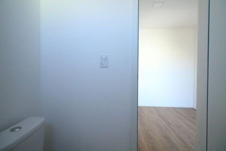 Apartamento à venda com 99m², 2 quartos e 2 vagas Apartamento à venda com 99m², 2 quartos e 2 vagasBanheiro da Suíte