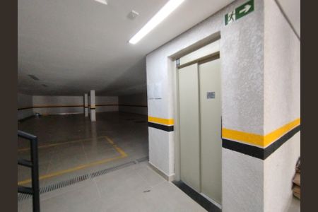 Apartamento à venda com 105m², 2 quartos e 2 vagasElevador