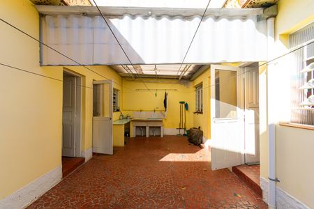 Quintal de casa à venda com 3 quartos, 323m² em Vila Ivone, São Paulo