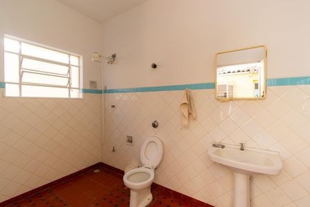 Banheiro de Serviço de casa à venda com 3 quartos, 323m² em Vila Ivone, São Paulo