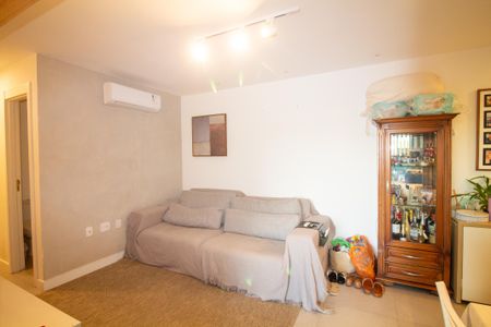 Apartamento à venda com 77m², 2 quartos e 1 vaga Apartamento à venda com 77m², 2 quartos e 1 vagaSala