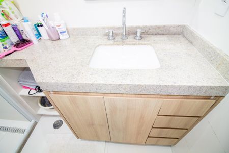 Apartamento à venda com 77m², 2 quartos e 1 vaga Apartamento à venda com 77m², 2 quartos e 1 vagaBanheiro da Suíte 1