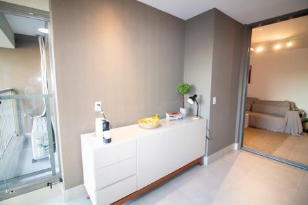 Apartamento à venda com 77m², 2 quartos e 1 vaga Apartamento à venda com 77m², 2 quartos e 1 vagaVaranda
