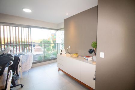 Apartamento à venda com 77m², 2 quartos e 1 vaga Apartamento à venda com 77m², 2 quartos e 1 vagaVaranda