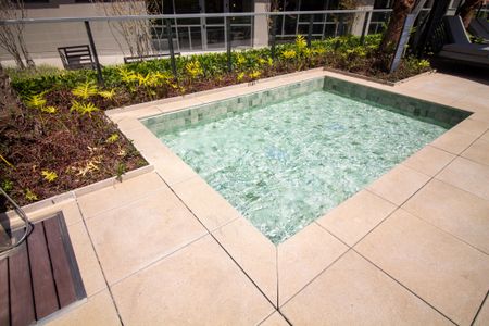 Apartamento à venda com 77m², 2 quartos e 1 vaga Apartamento à venda com 77m², 2 quartos e 1 vagaÁrea comum - Piscina
