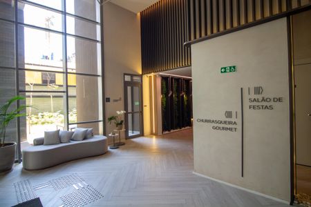 Apartamento à venda com 77m², 2 quartos e 1 vaga Apartamento à venda com 77m², 2 quartos e 1 vagaHall Social