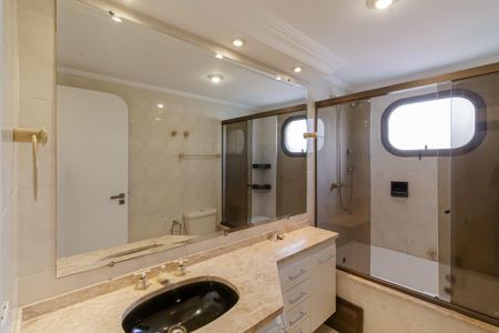 Apartamento para alugar com 200m², 4 quartos e 2 vagas Apartamento para alugar com 200m², 4 quartos e 2 vagasBanheiro da Suíte 1