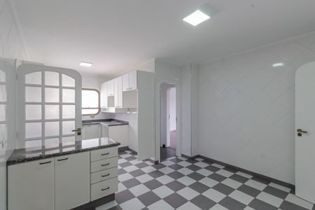 Apartamento para alugar com 200m², 4 quartos e 2 vagas Apartamento para alugar com 200m², 4 quartos e 2 vagasCozinha