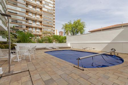 Apartamento para alugar com 200m², 4 quartos e 2 vagas Apartamento para alugar com 200m², 4 quartos e 2 vagasÁrea comum - Piscina