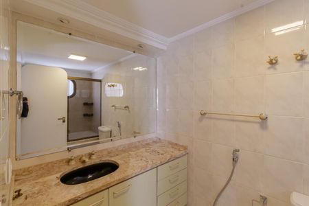 Apartamento para alugar com 200m², 4 quartos e 2 vagas Apartamento para alugar com 200m², 4 quartos e 2 vagasBanheiro da Suíte 3