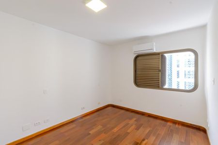 Apartamento para alugar com 200m², 4 quartos e 2 vagas Apartamento para alugar com 200m², 4 quartos e 2 vagasSuíte 2