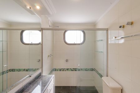Apartamento para alugar com 200m², 4 quartos e 2 vagas Apartamento para alugar com 200m², 4 quartos e 2 vagasBanheiro da Suíte 2