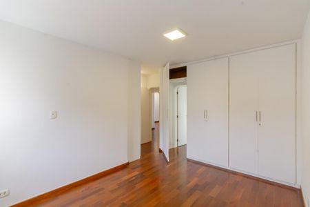Apartamento para alugar com 200m², 4 quartos e 2 vagas Apartamento para alugar com 200m², 4 quartos e 2 vagasSuíte 2