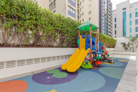 Apartamento para alugar com 200m², 4 quartos e 2 vagas Apartamento para alugar com 200m², 4 quartos e 2 vagasÁrea comum - Playground