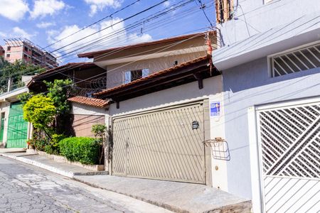 Casa para alugar com 163m², 3 quartos e 2 vagas Casa para alugar com 163m², 3 quartos e 2 vagasFachada