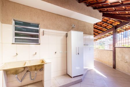 Casa para alugar com 163m², 3 quartos e 2 vagas Casa para alugar com 163m², 3 quartos e 2 vagasLavanderia