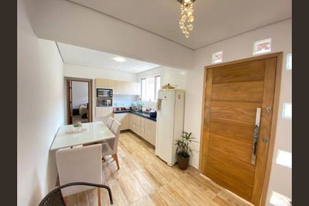 Casa à venda com 120m², 2 quartos e 1 vaga
