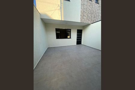 Casa à venda com 75m², 2 quartos e 2 vagas