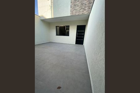 Casa à venda com 75m², 2 quartos e 2 vagas