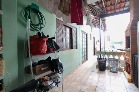Casa para alugar com 120m², 2 quartos e 1 vagaÁrea de Serviço e Churrasqueira