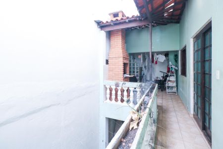 Casa para alugar com 120m², 2 quartos e 1 vagaÁrea de Serviço e Churrasqueira