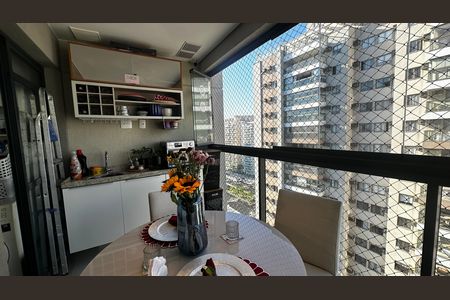 Apartamento à venda com 83m², 3 quartos e 1 vaga Apartamento à venda com 83m², 3 quartos e 1 vagaVaranda