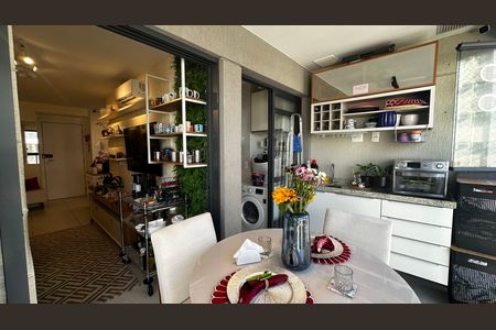 Apartamento à venda com 83m², 3 quartos e 1 vaga Apartamento à venda com 83m², 3 quartos e 1 vagaVaranda