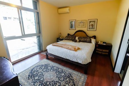 Casa à venda com 440m², 4 quartos e 2 vagas Casa à venda com 440m², 4 quartos e 2 vagasSuíte 3