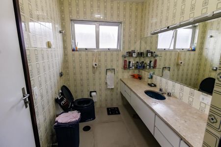 Casa à venda com 440m², 4 quartos e 2 vagas Casa à venda com 440m², 4 quartos e 2 vagasBanheiro da Suíte 3