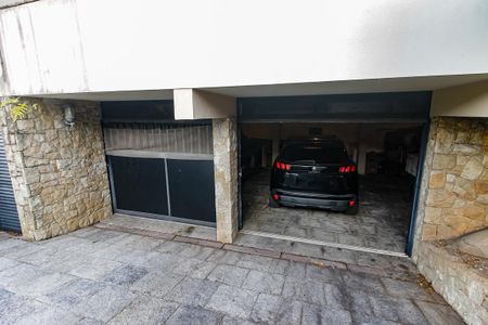Casa à venda com 440m², 4 quartos e 2 vagas Casa à venda com 440m², 4 quartos e 2 vagasGaragem