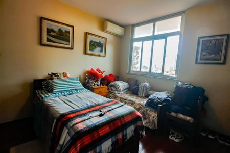 Casa à venda com 440m², 4 quartos e 2 vagas Casa à venda com 440m², 4 quartos e 2 vagasSuíte 2