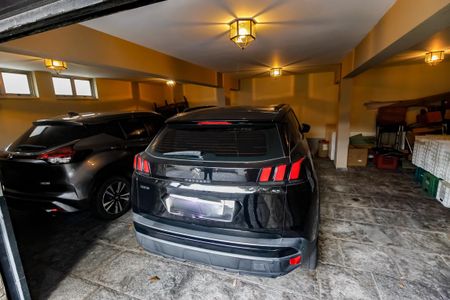 Casa à venda com 440m², 4 quartos e 2 vagas Casa à venda com 440m², 4 quartos e 2 vagasGaragem